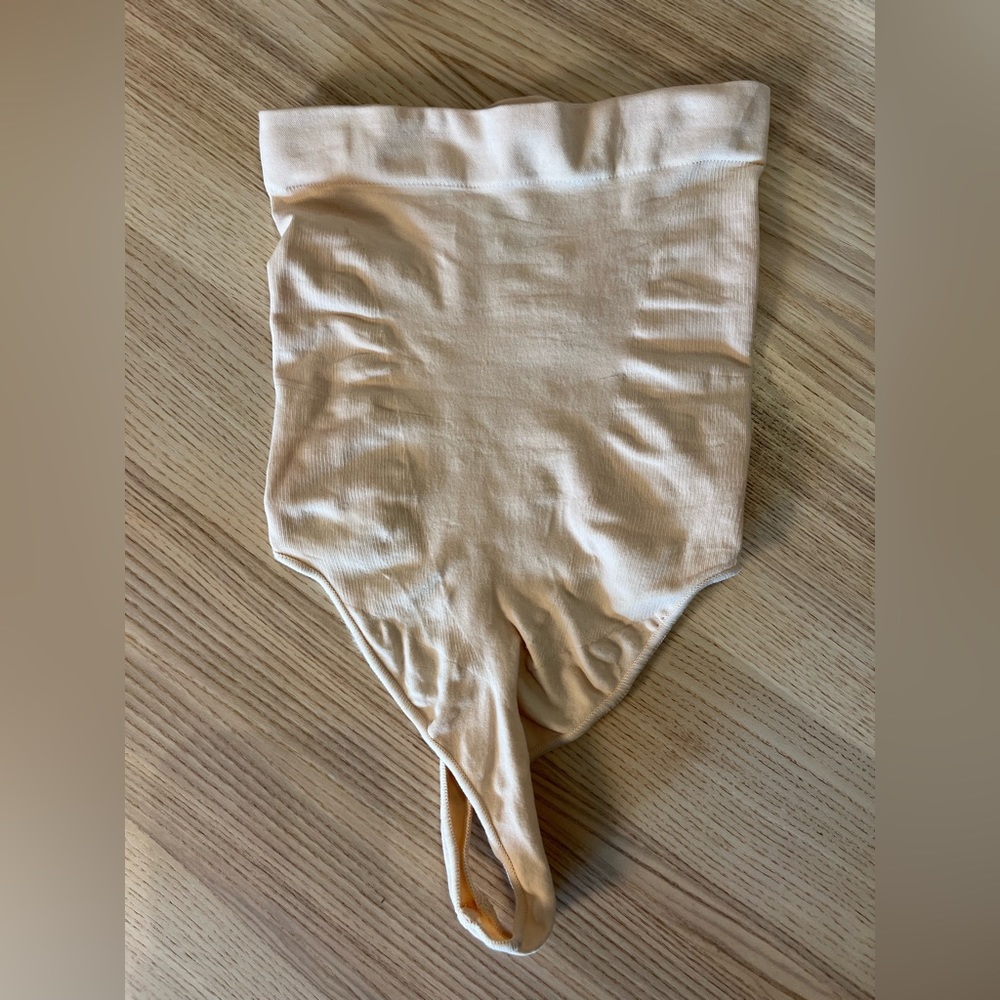 SKIMS nwot High Waisted Thong